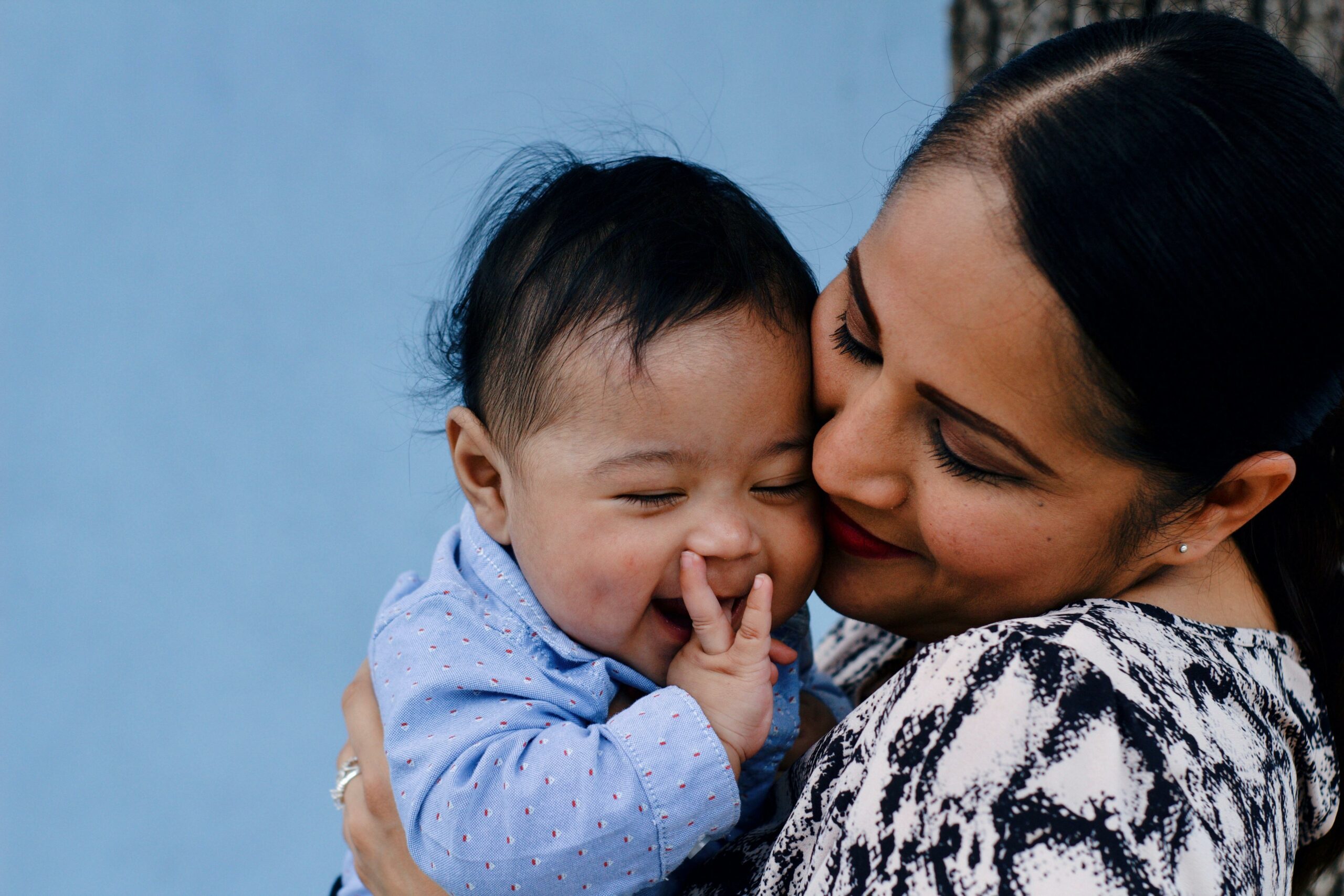 Ce lien d’attachement unique entre bébé et maman Ce lien d’attachement unique entre bébé et maman